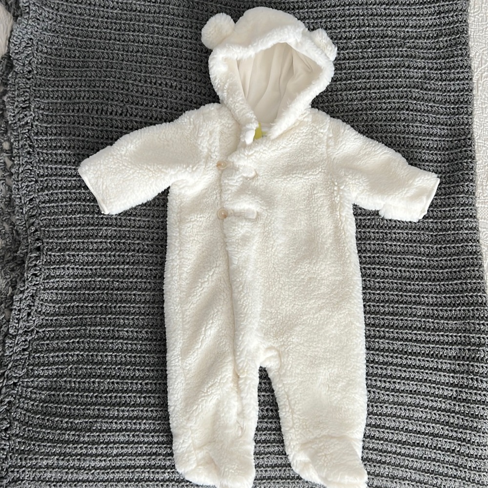 Gymboree Fluffy Onsie Coat in cream. NWT. Size 3-6 months.